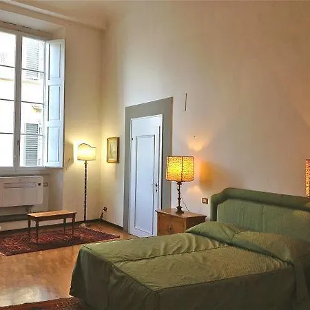 Ponte Vecchio Apartment Florence