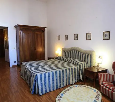 Ponte Vecchio Apartment Florence